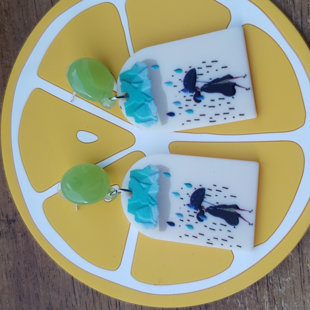 10/$20 NEW⚡WALKING IN THE RAIN 🌧 acrylic earrings